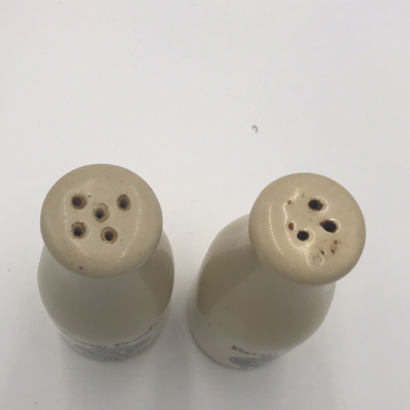 ❤️ Vintage salt and pepper shakers. Beige with beautiful black writing - Picture 4 of 7